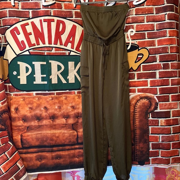 • LULUS• Nieva Olive Green Satin Strapless Cargo Jumpsuit Size medium - Picture 1 of 10